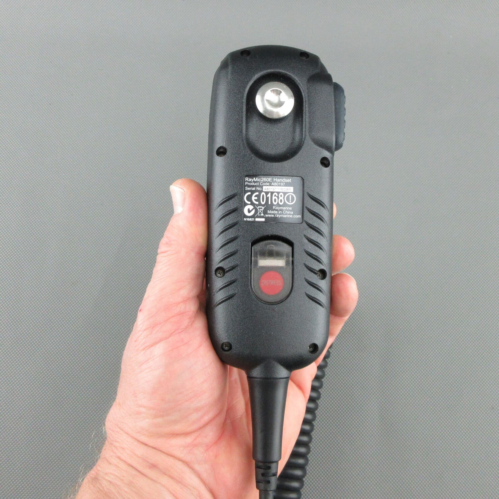 Vista posterior del auricular Raymarine® Ray260 A80197.