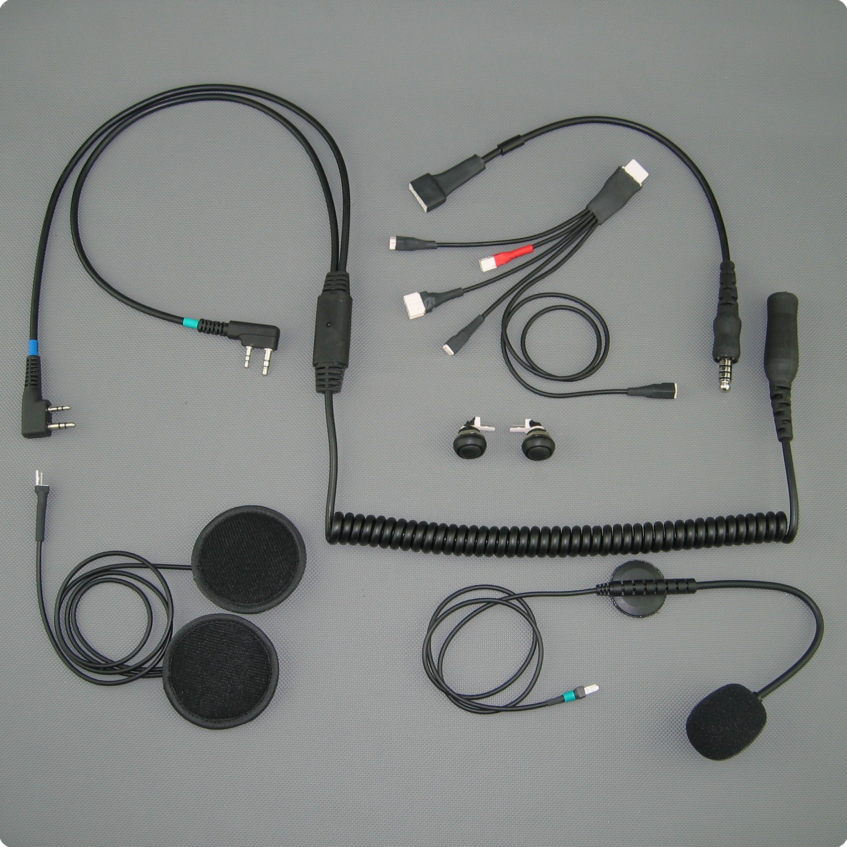  auricular permite el funcionamiento paralelo de la radio aeronáutica DuaIcom y la tecnología de radio Kenwood en un auricular