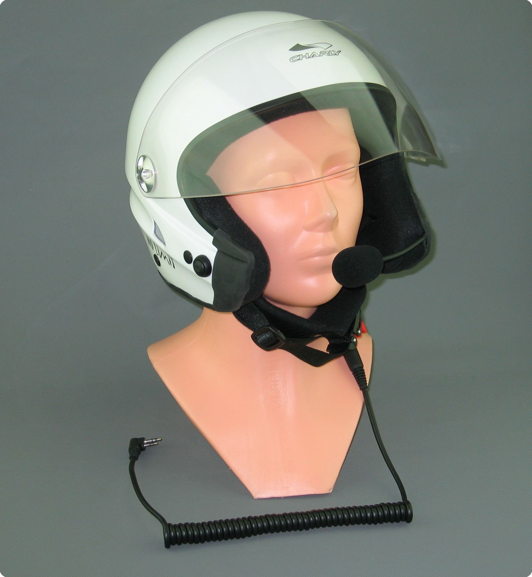 Instalación de auriculares, micrófonos y botón PTT en cascos de aviación