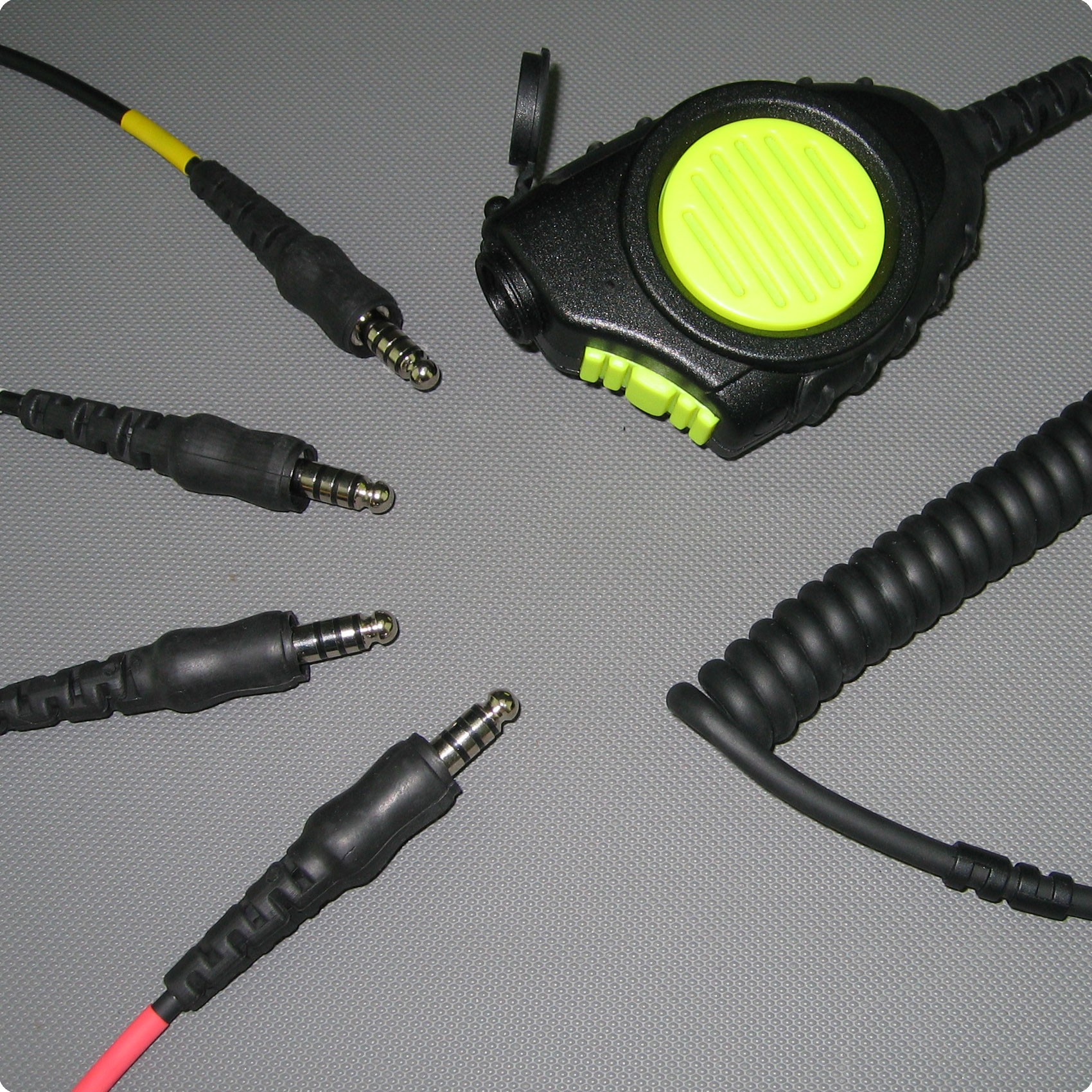 Cable con enchufe Peltor de 4 polos, compatible con Amphenol / Nexus, de 4,60 [mm] de diámetro, longitud aproximada de 100 [cm]
